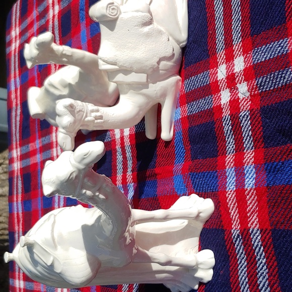 Decorative 3-Piece Holiday Ceramic Camels Set in all Cream Tone - Picture 13 of 13